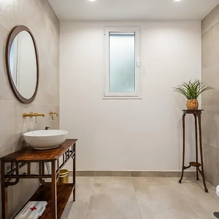 Rosa Mare By Homie Seixal (Madeira)