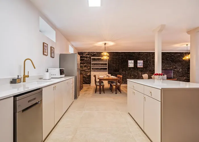 Rosa Mare By Homie Vila *