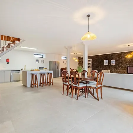 Rosa Mare By Homie Willa Seixal (Madeira)