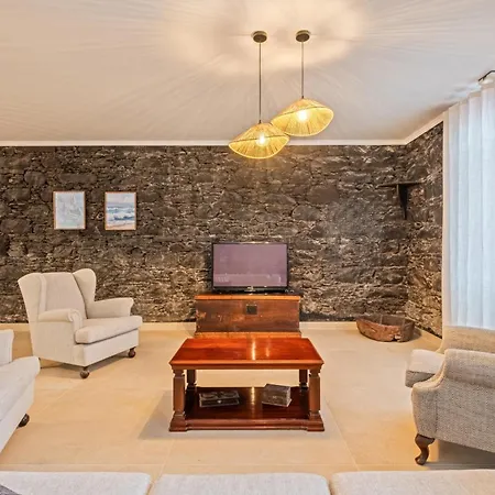 Rosa Mare By Homie Willa Seixal (Madeira)