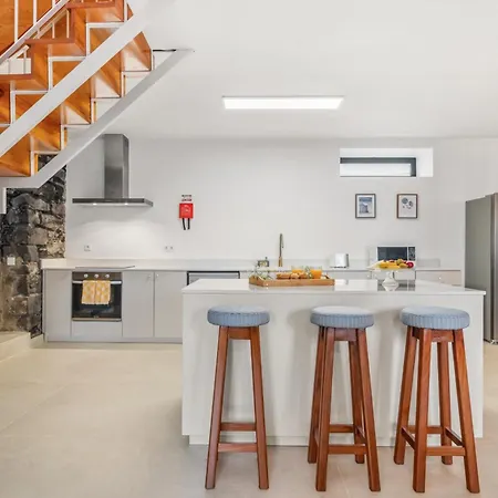 Rosa Mare By Homie Willa Seixal (Madeira)